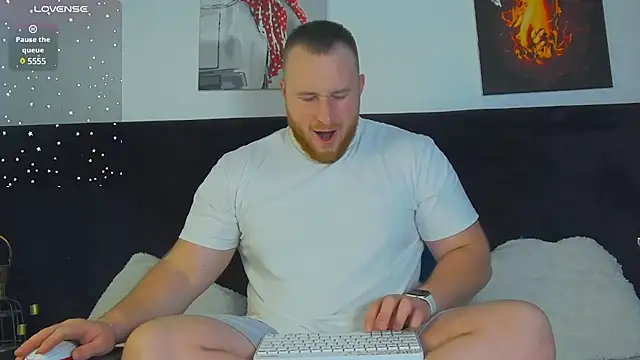 Snapshot of RoddyStill chatting on January 8, 7:45 am RoddyStill online show from January 8, 7:45 am