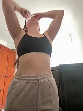 Snapshot of livgomez chatting on February 23, 6:45 pm livgomez online show from February 23, 6:45 pm