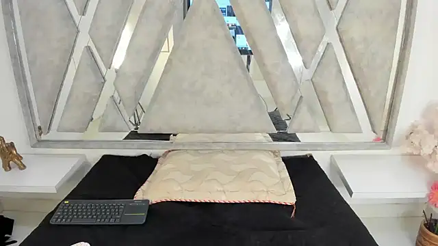 Snapshot of Danna_777_ chatting on February 1, 1:44 am Danna 777 online show from February 1, 1:44 am