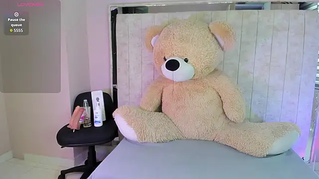 Snapshot of Danna_777_ chatting on October 14, 8:09 pm Danna 777 online show from October 14, 8:09 pm