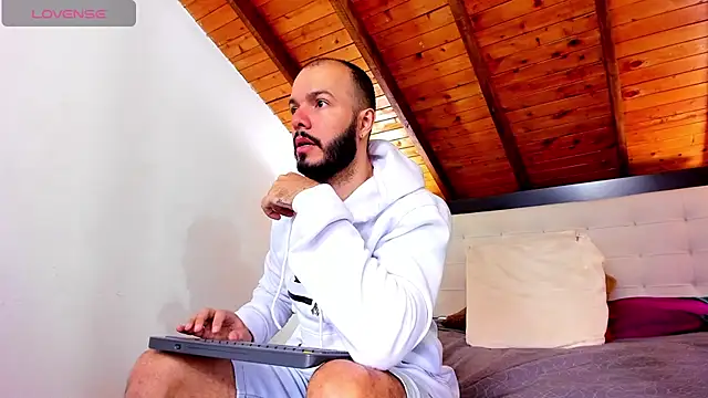 Tom Bailey online show from November 16, 1:28 pm