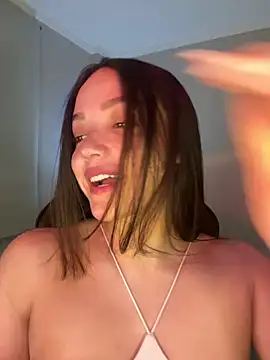 Snapshot of MisFrekcles_ chatting on February 1, 9:32 am MisFrekcles online show from February 1, 9:32 am