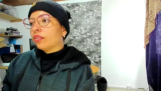 Snapshot of THEBOSSLARA chatting on February 18, 5:53 pm THEBOSSLARA online show from February 18, 5:53 pm