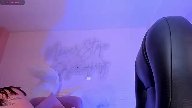 AllyJensen online show from February 9, 9:05 am