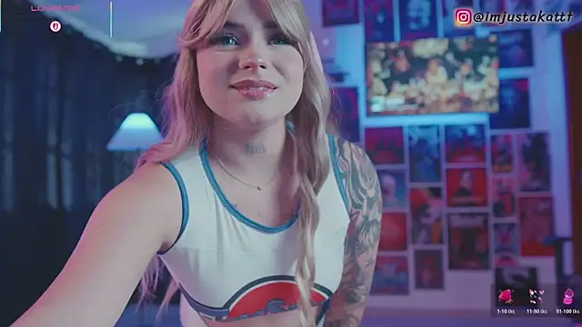 Snapshot of sensualkattt chatting on October 22, 1:44 pm sensualkattt online show from October 22, 1:44 pm