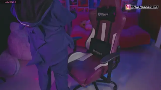 Snapshot of sensualkattt chatting on November 19, 1:38 am sensualkattt online show from November 19, 1:38 am