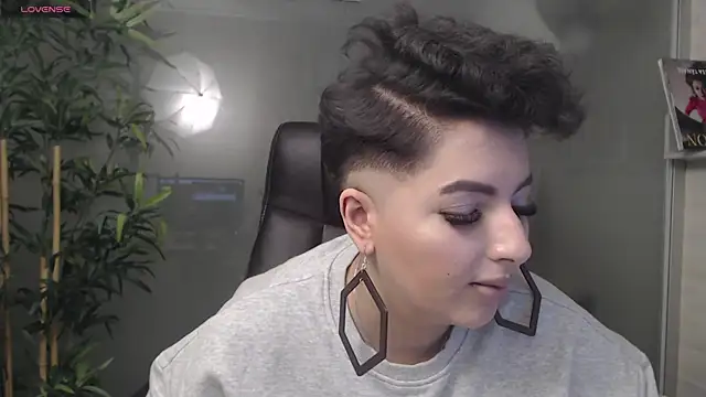 BustyAllyy online show from January 14, 8:26 pm