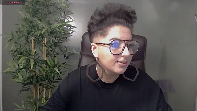 BustyAllyy online show from January 25, 9:14 pm