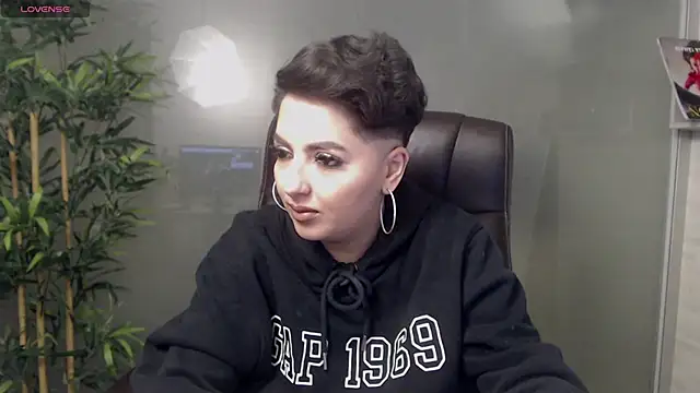 BustyAllyy online show from February 3, 11:47 pm