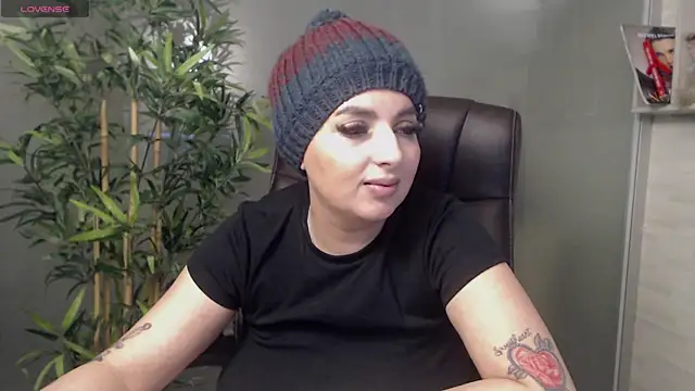 BustyAllyy online show from February 12, 9:22 pm