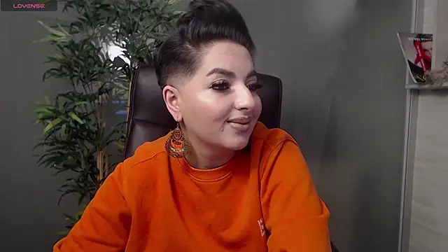 BustyAllyy online show from February 18, 10:58 pm