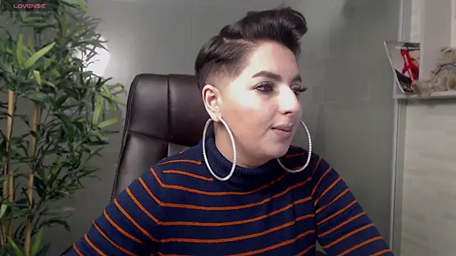 BustyAllyy online show from February 21, 10:59 pm