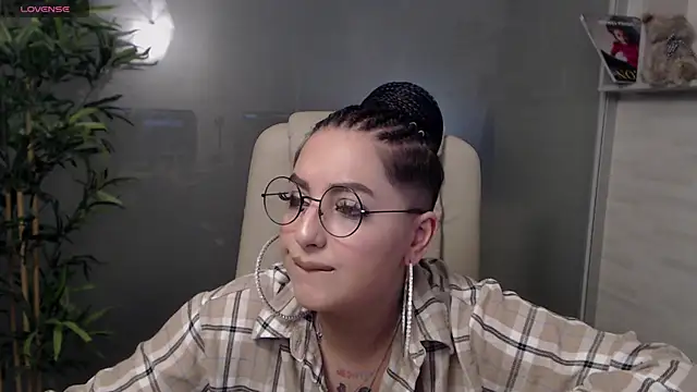 BustyAllyy online show from March 6, 9:09 pm