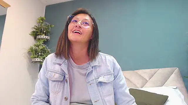 SharisWillian online show from December 1, 3:33 am