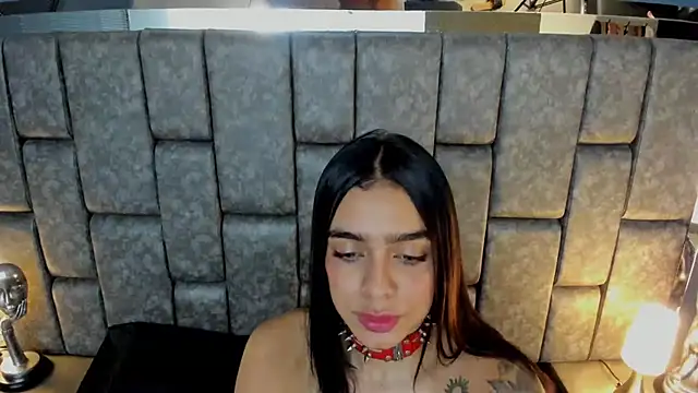 Snapshot of Foxy_Assh_ chatting on February 18, 2:38 pm Foxy Assh online show from February 18, 2:38 pm