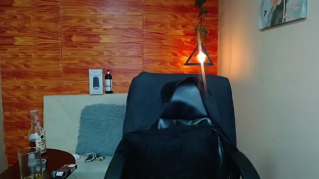 Bastiaan 28 online show from December 13, 6:10 am