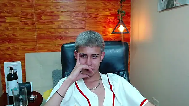 Bastiaan 28 online show from December 20, 7:44 am