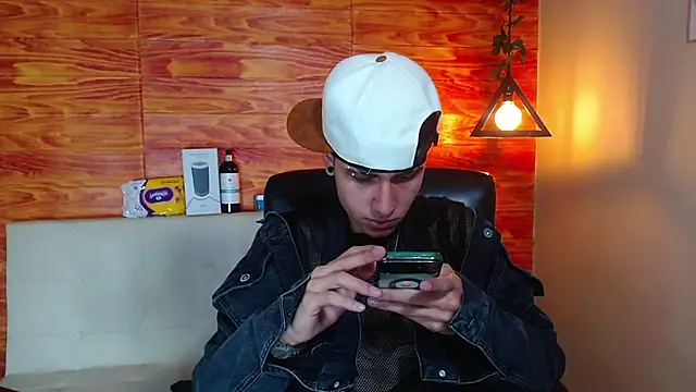 Bastiaan 28 online show from February 14, 1:56 am