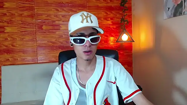 Bastiaan 28 online show from February 20, 2:40 am