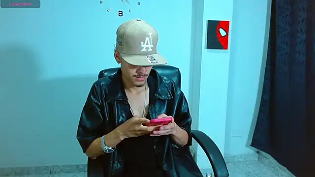 Bastiaan 28 online show from September 19, 2:02 am