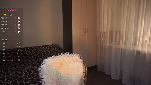 naiviv online show from September 21, 8:21 pm