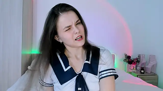 Snapshot of evelinal_ove chatting on March 6, 5:24 am evelinal ove online show from March 6, 5:24 am