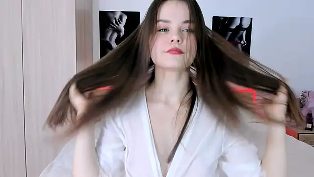 Snapshot of evelinal_ove chatting on March 8, 5:07 am evelinal ove online show from March 8, 5:07 am