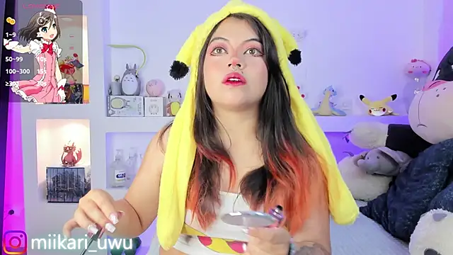 Snapshot of Ahri_Elderwood chatting on February 11, 4:33 am Ahri Elderwood online show from February 11, 4:33 am