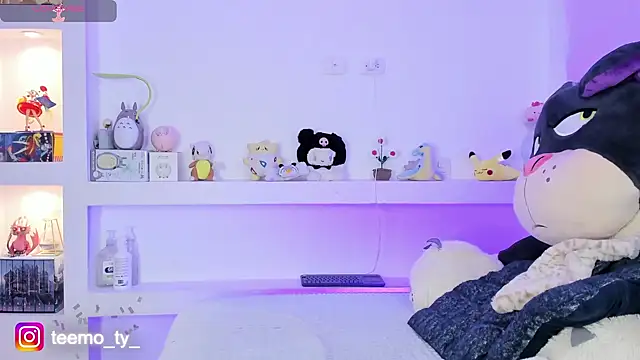 Snapshot of Ahri_Elderwood chatting on February 13, 4:43 am Ahri Elderwood online show from February 13, 4:43 am