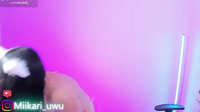 Snapshot of Ahri_Elderwood chatting on November 6, 3:40 am Ahri Elderwood online show from November 6, 3:40 am