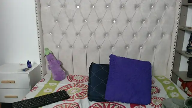 Abril Squirt online show from December 16, 8:52 am