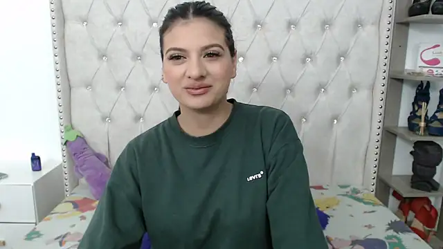 Abril Squirt online show from December 17, 6:35 am