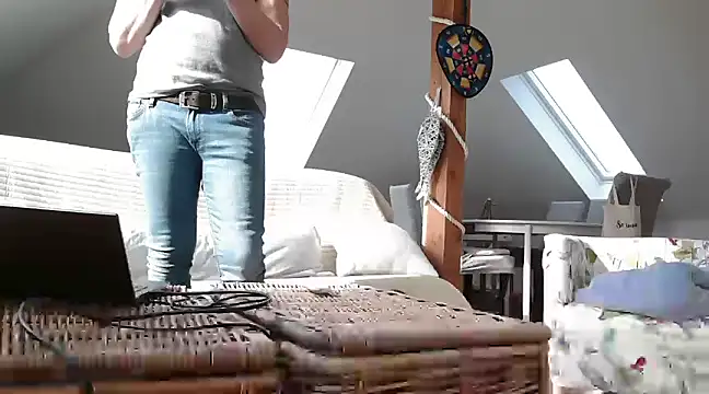 Snapshot of maxmueller321 chatting on March 23, 9:10 am maxmueller321 online show from March 23, 9:10 am