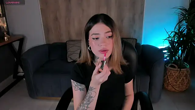 ViolettHansson online show from March 13, 9:48 pm