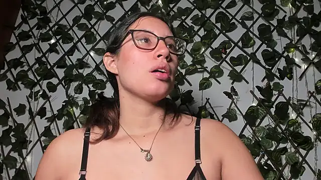 CoralineSanchez online show from September 19, 3:19 am