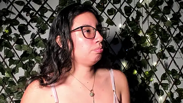 CoralineSanchez online show from November 8, 3:07 am