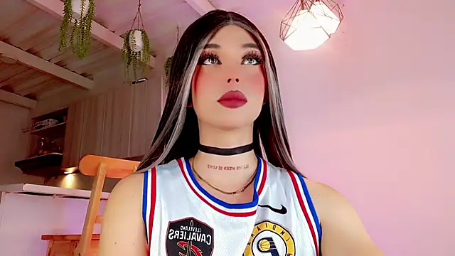 Snapshot of Marian_LV chatting on February 5, 8:32 am Marian LV online show from February 5, 8:32 am