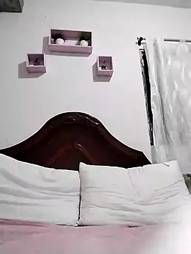 lunanataly online show from February 27, 11:04 pm