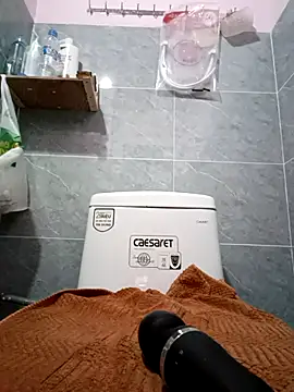 M yiyi online show from March 4, 5:34 pm