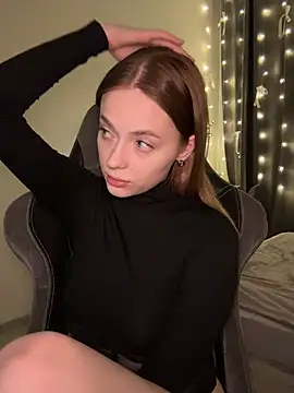 Snapshot of _MayShy_ chatting on January 14, 6:45 am MayShy online show from January 14, 6:45 am