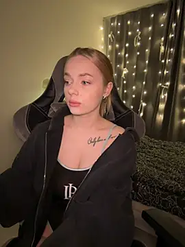 Snapshot of _MayShy_ chatting on January 16, 12:55 am MayShy online show from January 16, 12:55 am