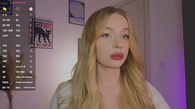 Snapshot of _MayShy_ chatting on March 17, 8:19 pm MayShy online show from March 17, 8:19 pm