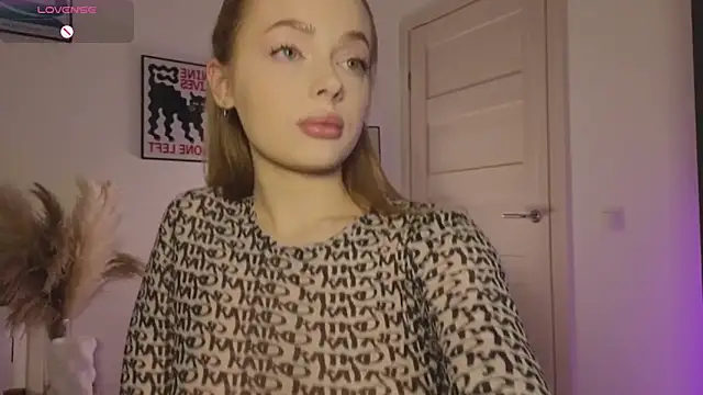 Snapshot of _MayShy_ chatting on March 21, 4:51 pm MayShy online show from March 21, 4:51 pm