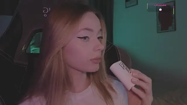 Snapshot of _MayShy_ chatting on September 17, 6:53 pm MayShy online show from September 17, 6:53 pm