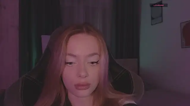 Snapshot of _MayShy_ chatting on September 19, 6:52 pm MayShy online show from September 19, 6:52 pm