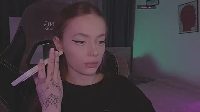 Snapshot of _MayShy_ chatting on September 20, 6:20 pm MayShy online show from September 20, 6:20 pm