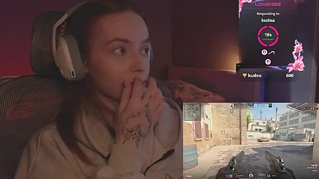 Snapshot of _MayShy_ chatting on October 7, 8:00 am MayShy online show from October 7, 8:00 am