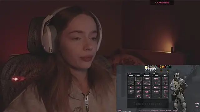 Snapshot of _MayShy_ chatting on October 8, 2:36 pm MayShy online show from October 8, 2:36 pm