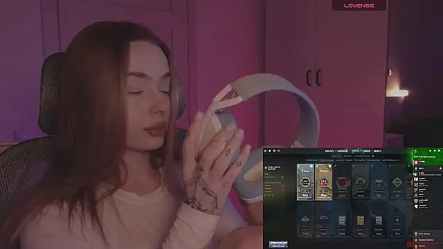 Snapshot of _MayShy_ chatting on October 20, 4:29 pm MayShy online show from October 20, 4:29 pm