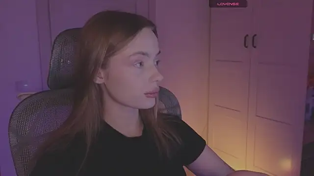 Snapshot of _MayShy_ chatting on October 31, 5:41 am MayShy online show from October 31, 5:41 am